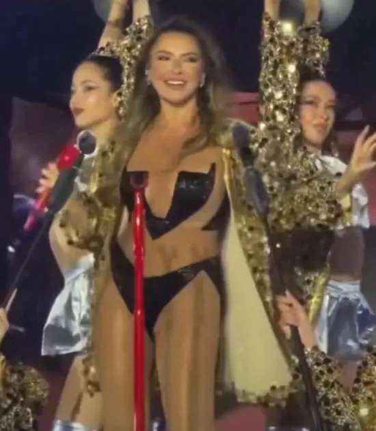 【资讯】女歌手演唱会表演被批 反驳：这是艺术！ - 值得一看