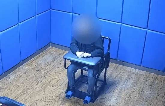 充电宝安检被拦男子当场怒摔致爆燃起火：行拘5天、罚款500元