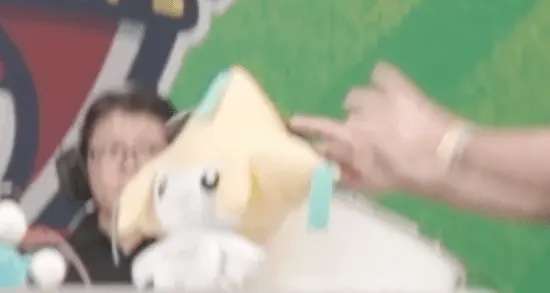 《宝可梦》选手庆祝太激动被取消冠军！网友鸣不平